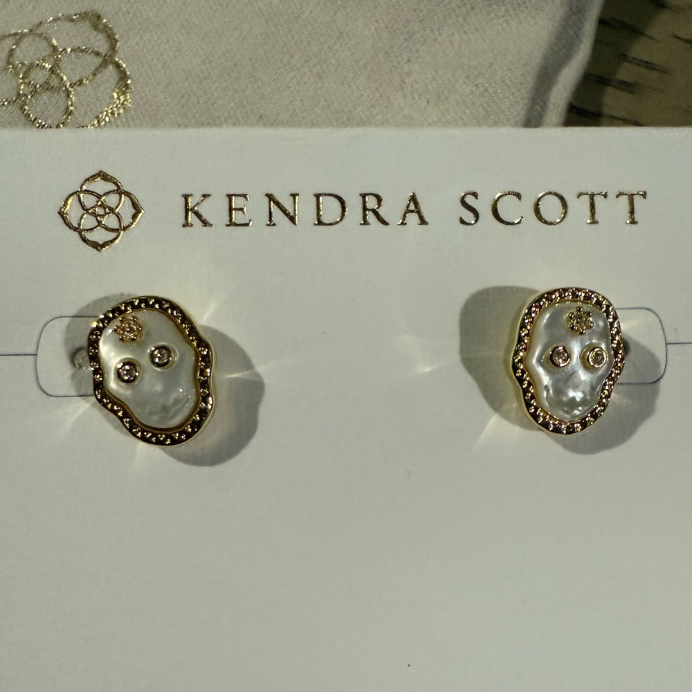 Kendra Scott Skeleton Gold Stud Earrings in Ivory Mother-of-Pearl